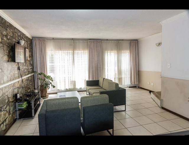 3 BEDROOM TOWNHOUSE FOR SALE IN BEDFORD GARDENS